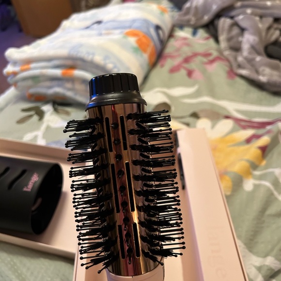 L’Ange large blow dryer and styling brush. - Picture 6 of 7